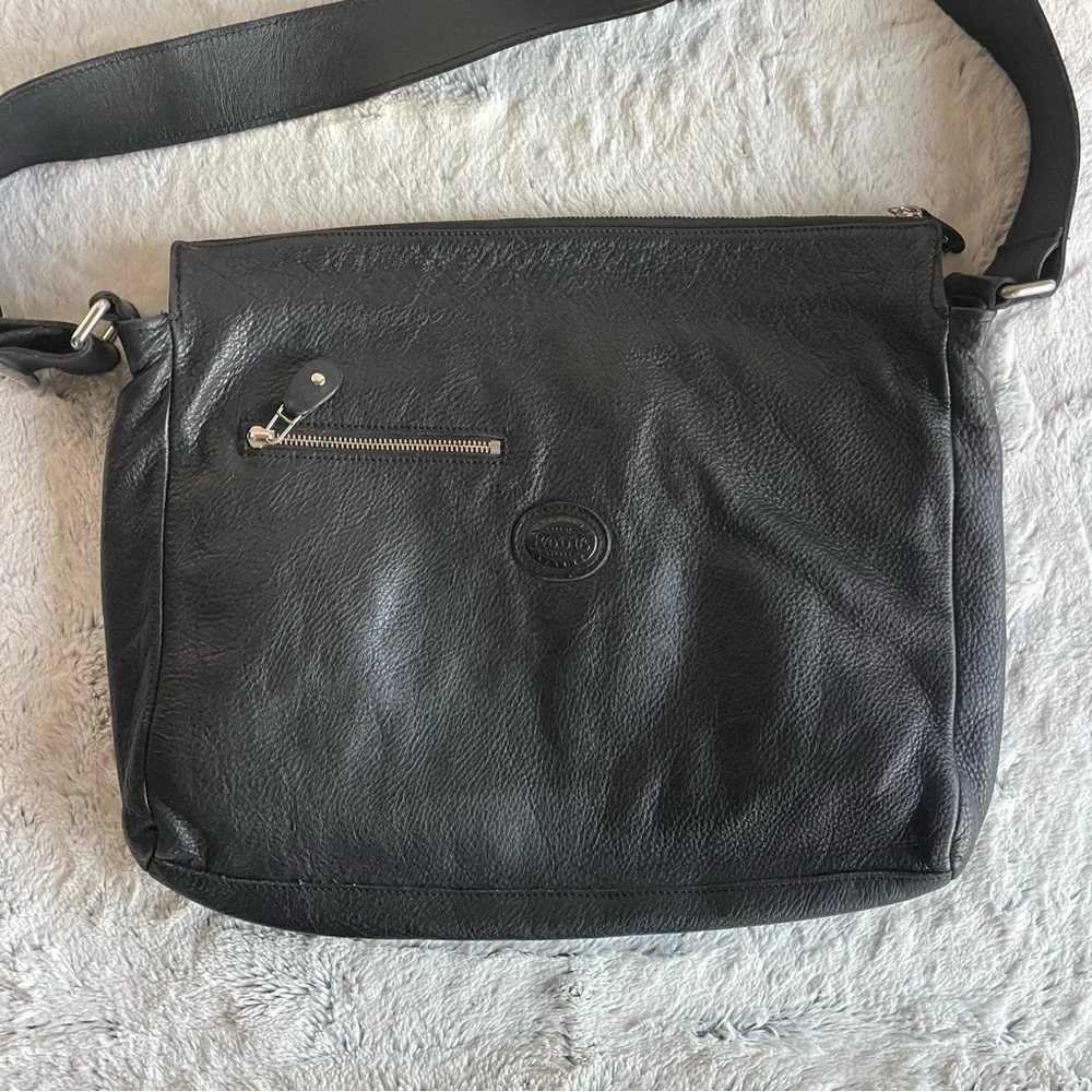 ROOT Genuine Black Leather Crossbody Messenger Bag